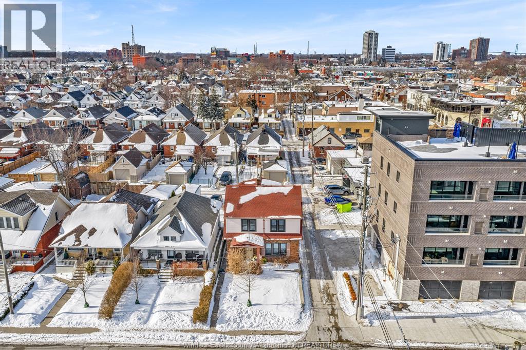 1027 Marentette, Windsor, Ontario  N9A 2A4 - Photo 2 - 26003084