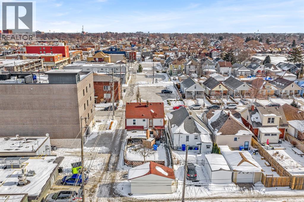 1027 Marentette, Windsor, Ontario  N9A 2A4 - Photo 4 - 26003084