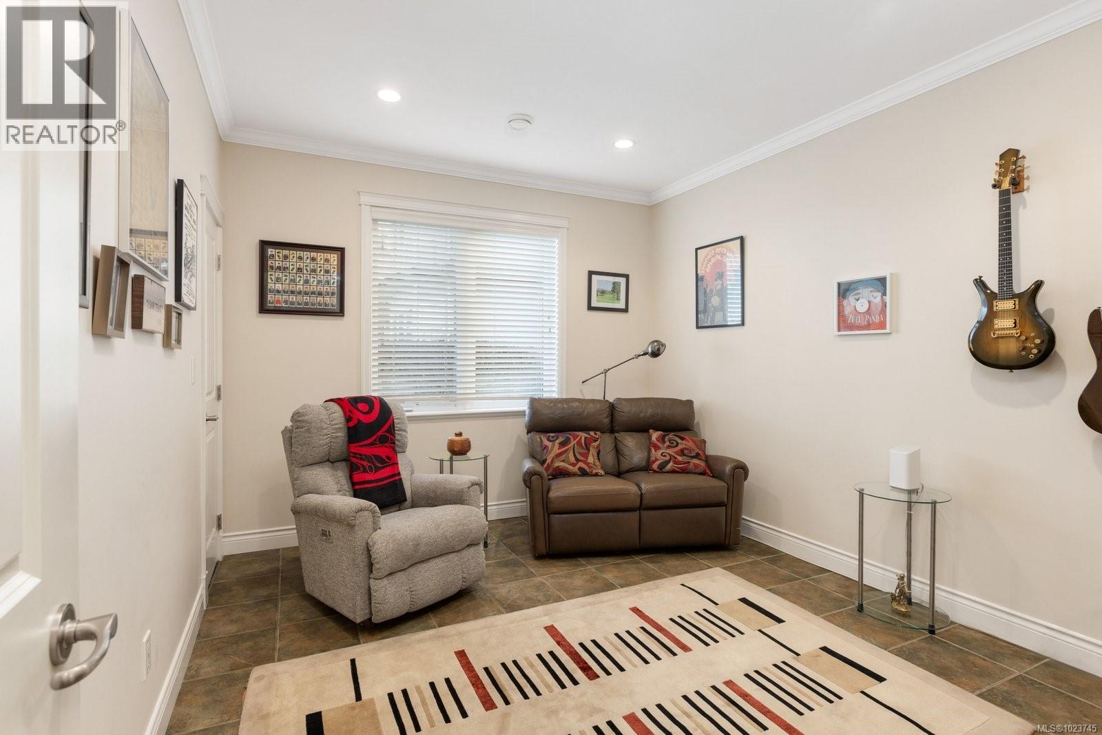 10239 Fifth St, Sidney, British Columbia  V8L 2Y4 - Photo 13 - 1023745