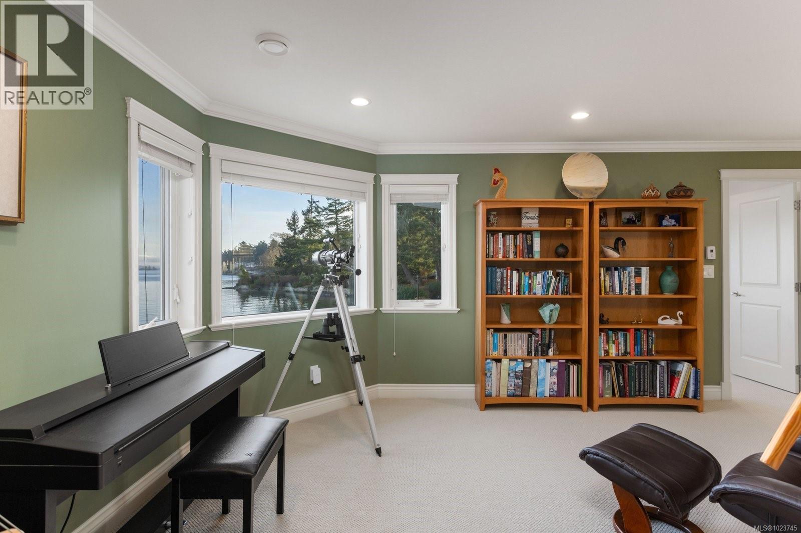 10239 Fifth St, Sidney, British Columbia  V8L 2Y4 - Photo 18 - 1023745