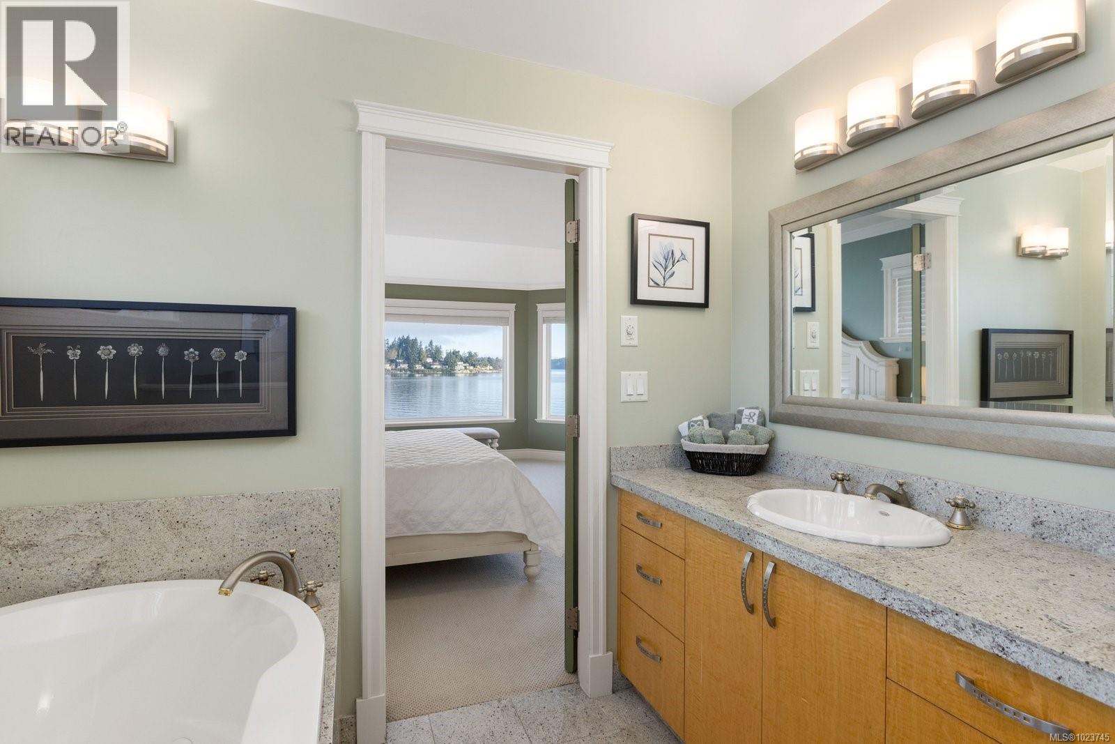 10239 Fifth St, Sidney, British Columbia  V8L 2Y4 - Photo 23 - 1023745