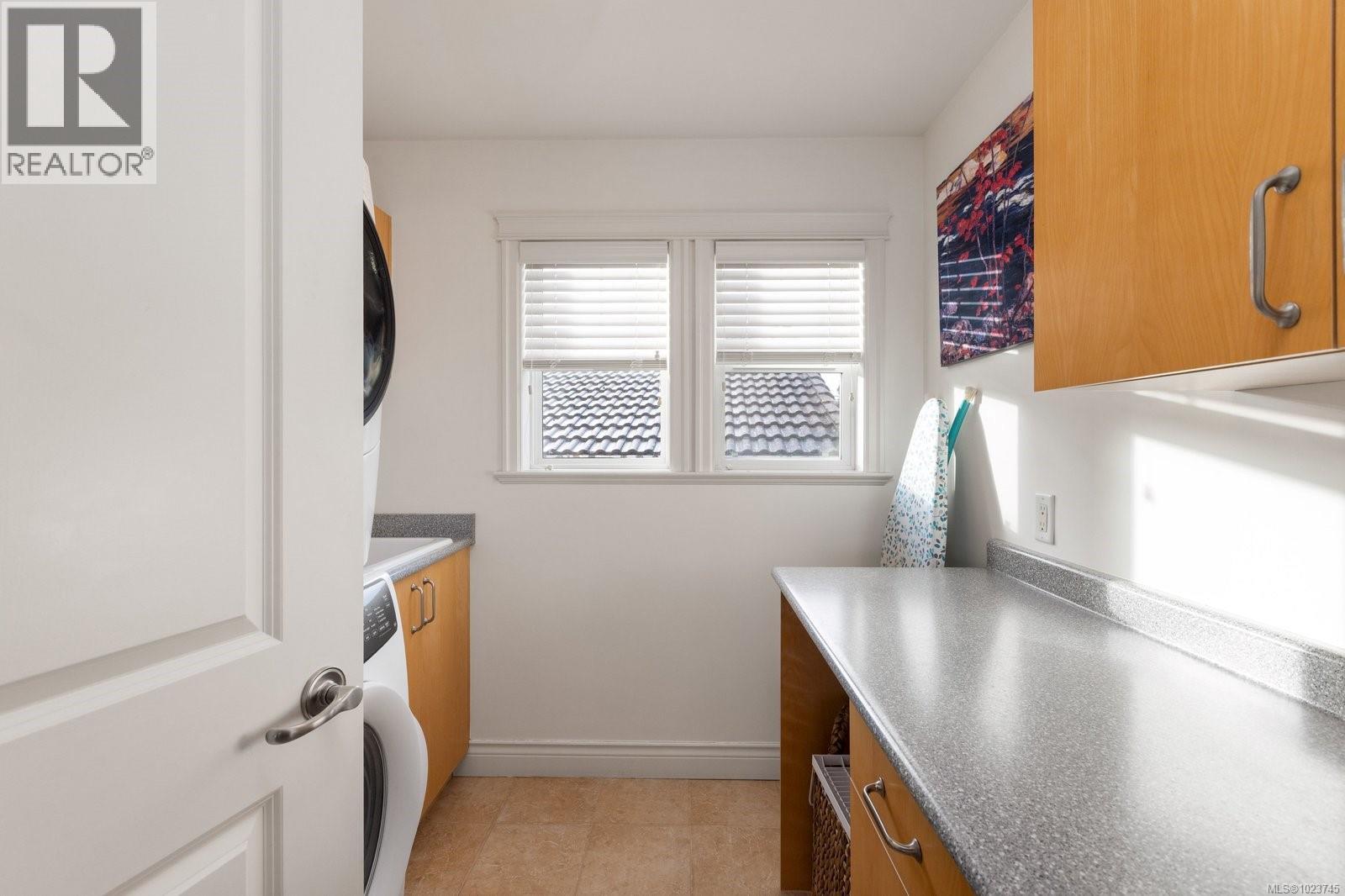 10239 Fifth St, Sidney, British Columbia  V8L 2Y4 - Photo 27 - 1023745