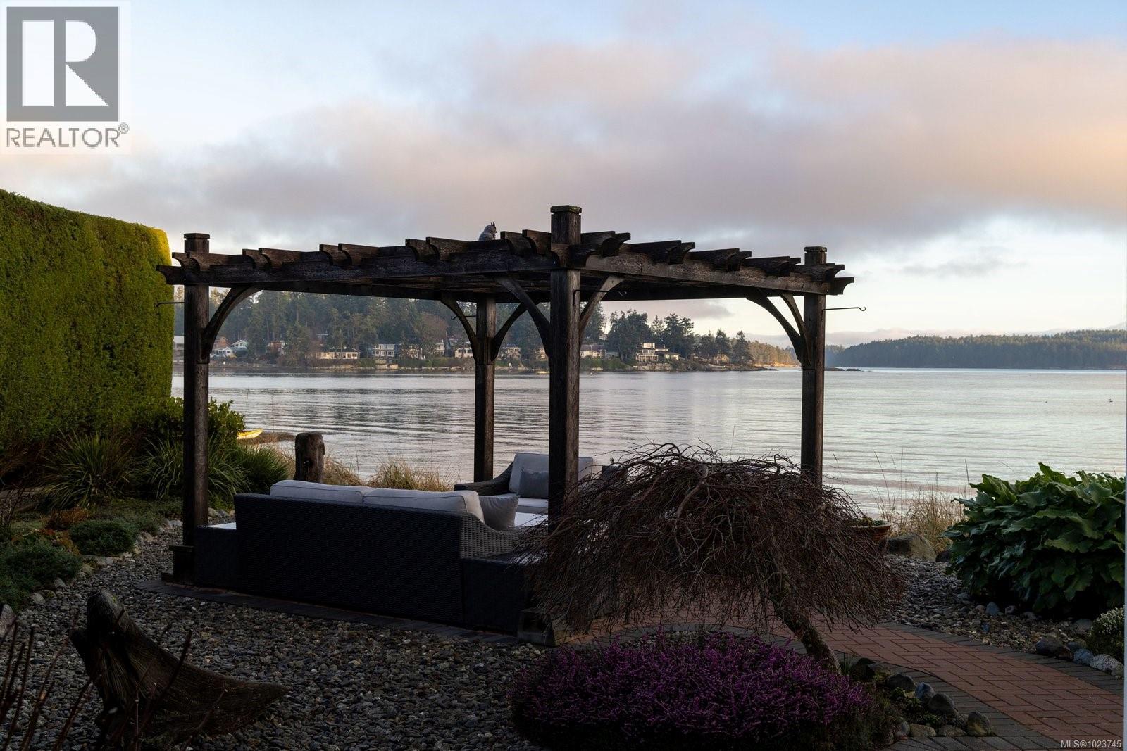 10239 Fifth St, Sidney, British Columbia  V8L 2Y4 - Photo 35 - 1023745