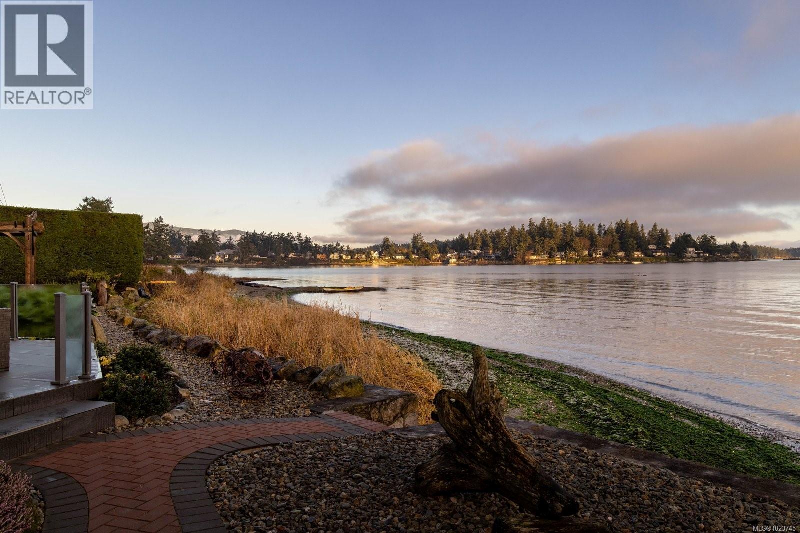 10239 Fifth St, Sidney, British Columbia  V8L 2Y4 - Photo 38 - 1023745