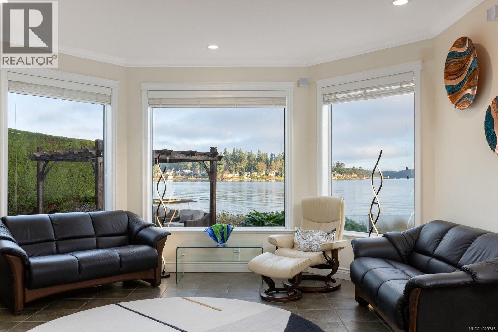 10239 Fifth St, Sidney, British Columbia  V8L 2Y4 - Photo 5 - 1023745