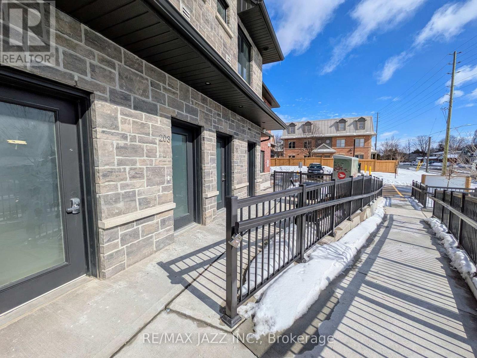 201 - 750 King Street E, Oshawa (Eastdale), Ontario  L1H 1G9 - Photo 2 - E12780796