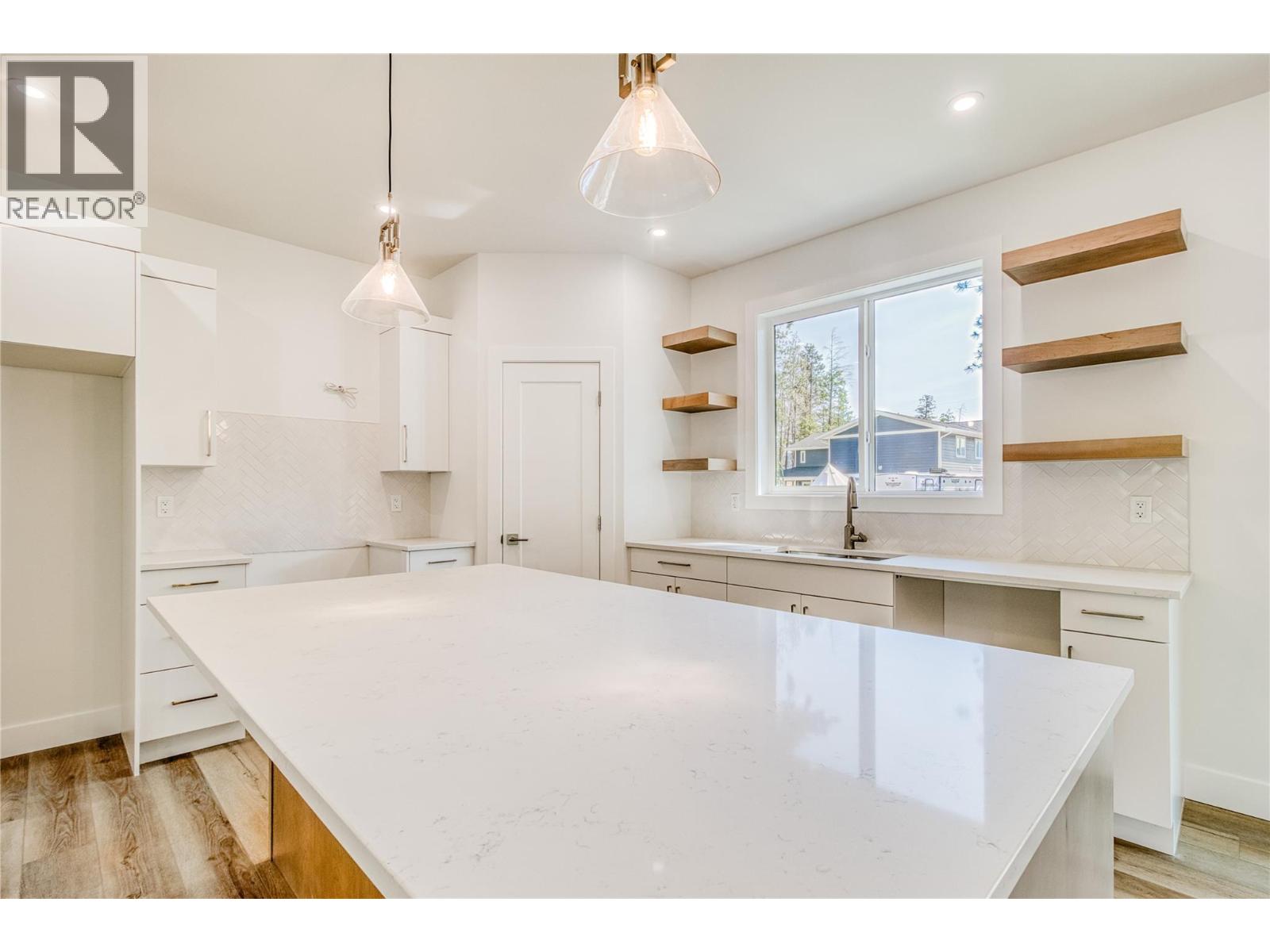 7186 Dunwaters Road, Kelowna, British Columbia  V1Z 3W5 - Photo 11 - 10362558