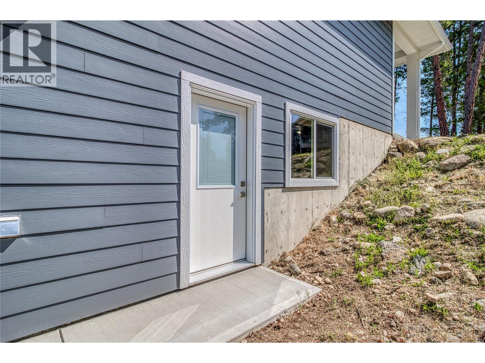 7186 Dunwaters Road, Kelowna, British Columbia  V1Z 3W5 - Photo 38 - 10362558