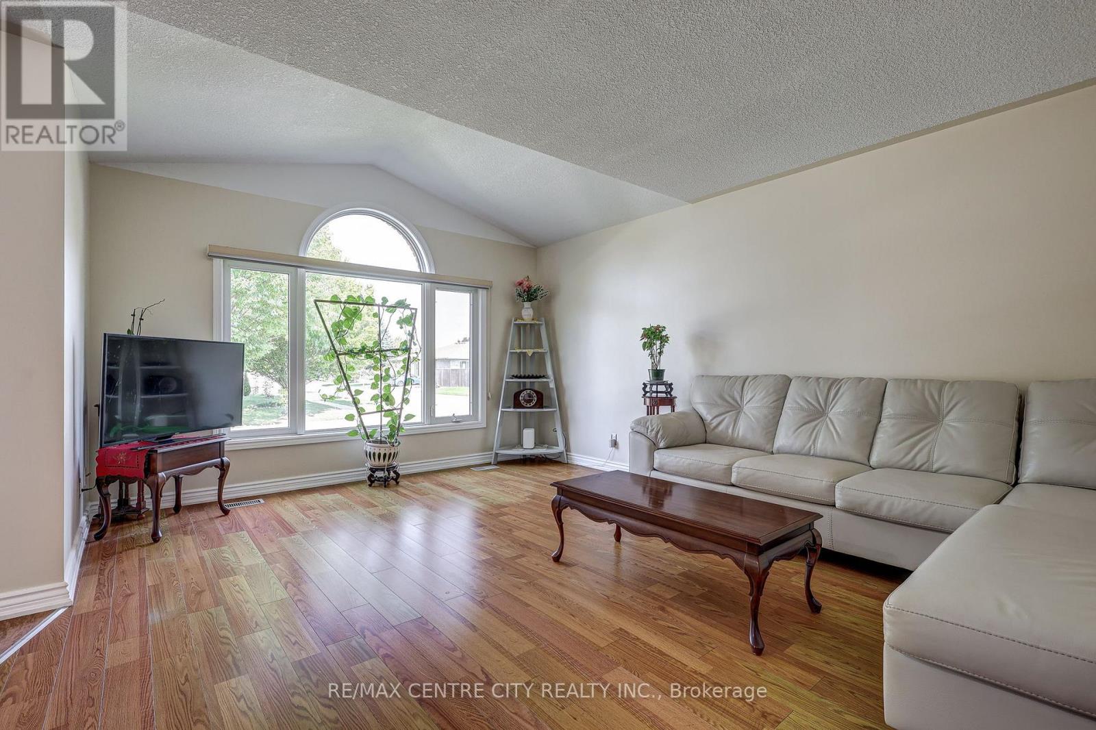 26 Sifton Drive, St. Thomas, Ontario  N5R 6C7 - Photo 3 - X12780786