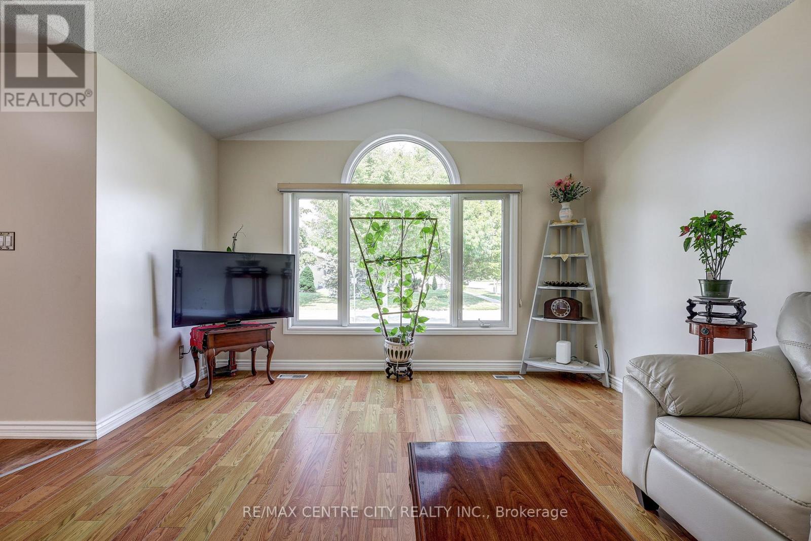 26 Sifton Drive, St. Thomas, Ontario  N5R 6C7 - Photo 5 - X12780786