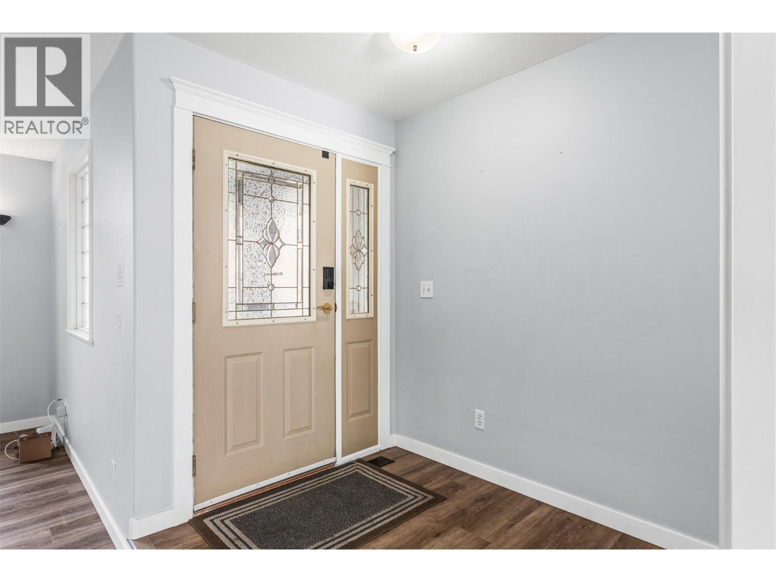 1997 Mountain View Avenue, Lumby, British Columbia  V0E 2G0 - Photo 3 - 10375616