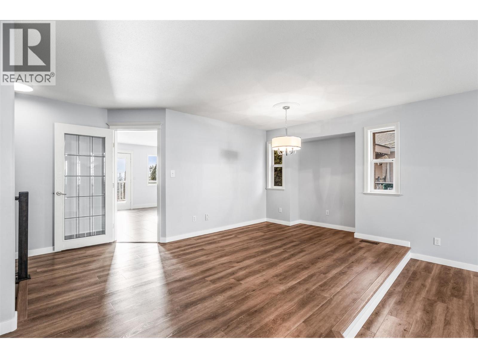 1997 Mountain View Avenue, Lumby, British Columbia  V0E 2G0 - Photo 7 - 10375616