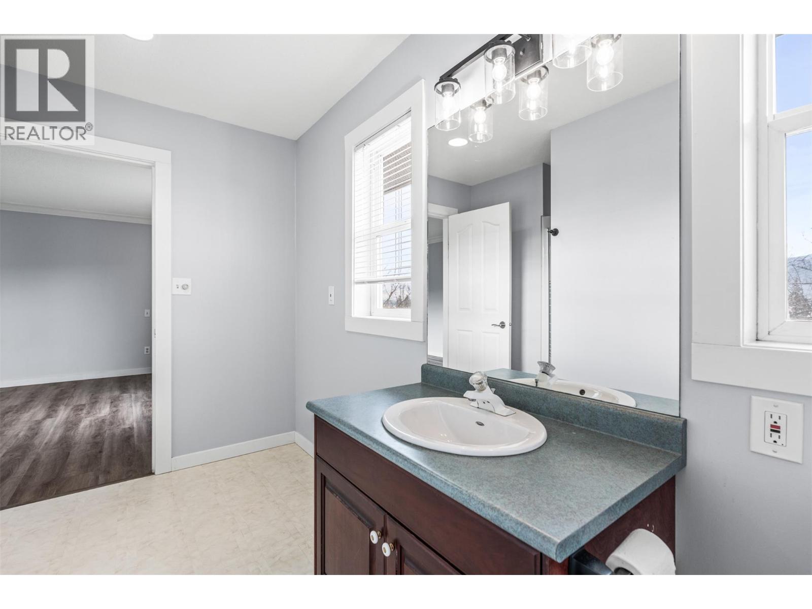 1997 Mountain View Avenue, Lumby, British Columbia  V0E 2G0 - Photo 31 - 10375616