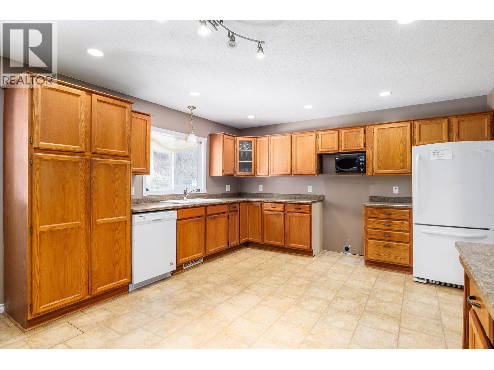 975 Neptune Road, Kelowna, British Columbia  V1X 3E4 - Photo 9 - 10375646