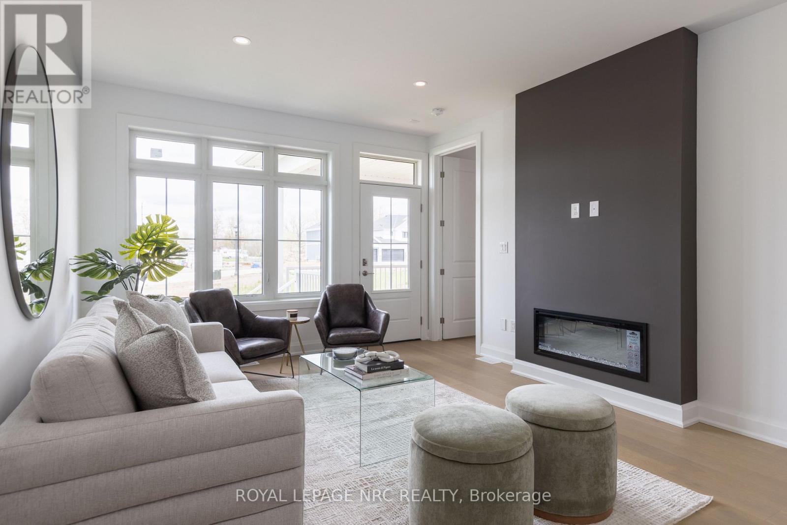 70c Seneca Drive, Fort Erie, Ontario  L2A 1C2 - Photo 4 - X12780712