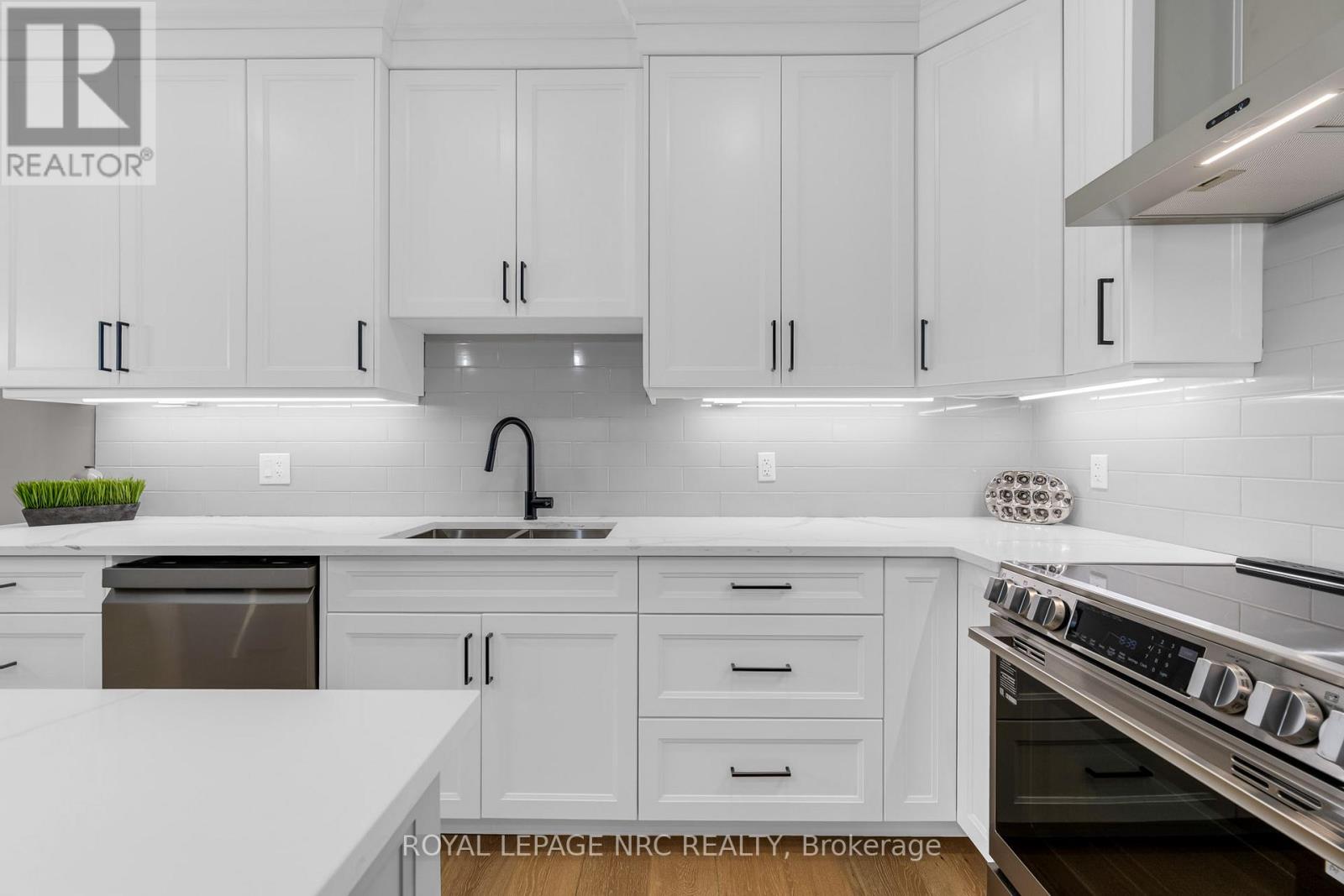 738 Clarence Street, Port Colborne, Ontario  L3K 0A8 - Photo 10 - X12780732