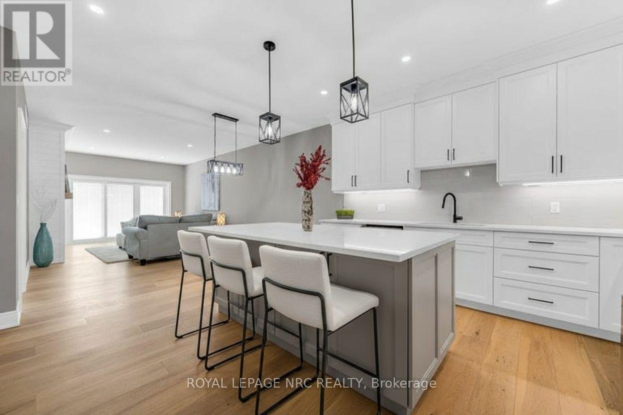 738 Clarence Street, Port Colborne, Ontario  L3K 0A8 - Photo 6 - X12780732