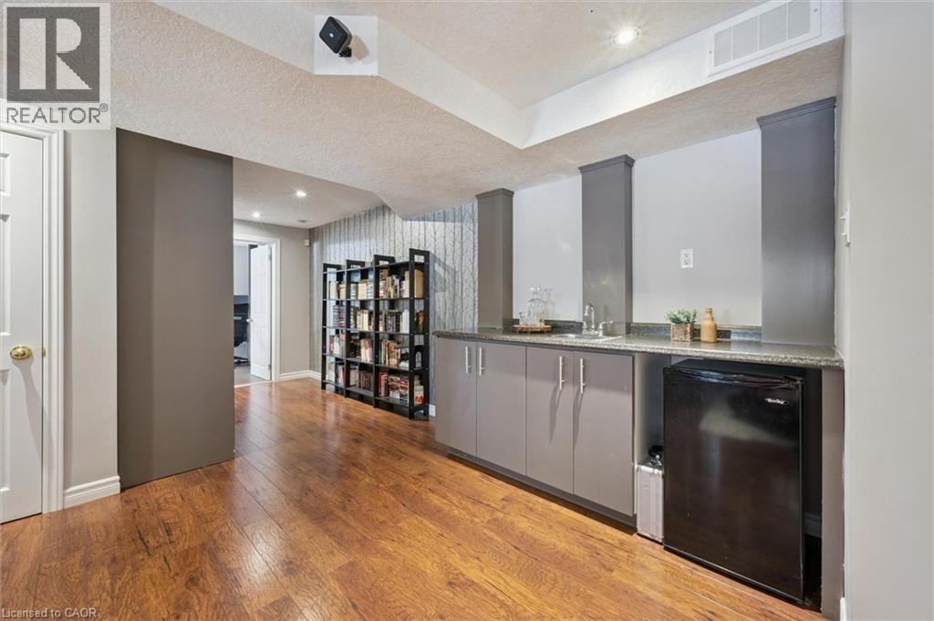 33 Manitoulin Crescent, Kitchener, Ontario  N2A 3J4 - Photo 37 - 40802155