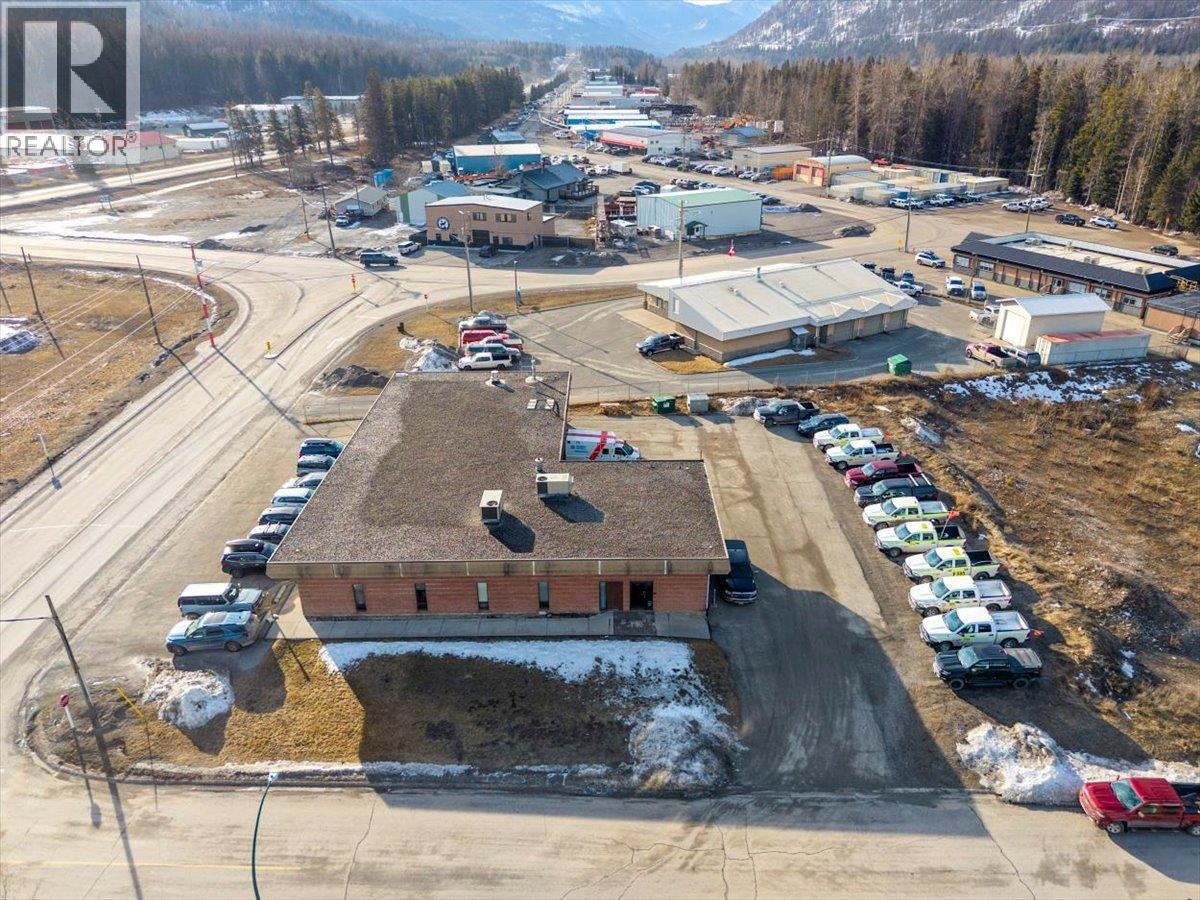 603 Pine Avenue, Sparwood, British Columbia  V0B 2G0 - Photo 3 - 10375618