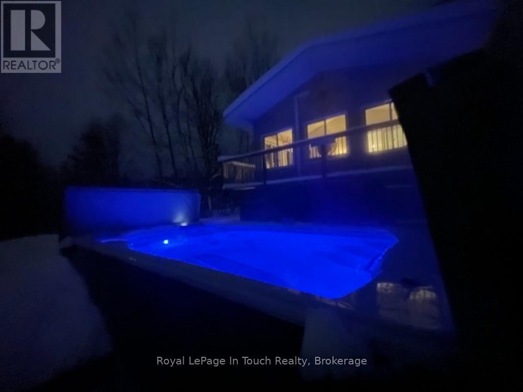 36 Meadows Avenue, Tay, Ontario  L0K 2C0 - Photo 22 - S12709006