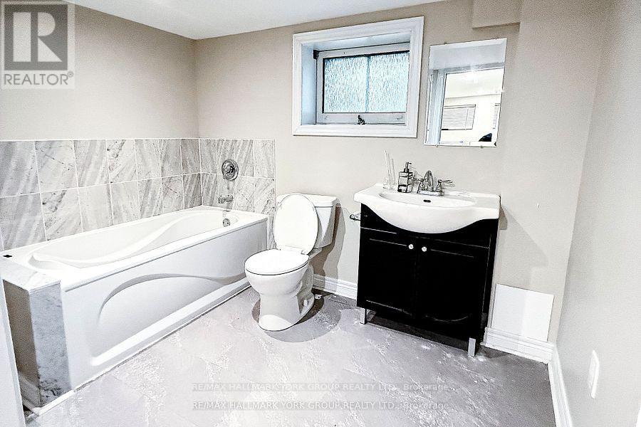 Lower - 6072 Hillsdale Drive, Whitchurch-Stouffville, Ontario  L4A 2X6 - Photo 7 - N12780728