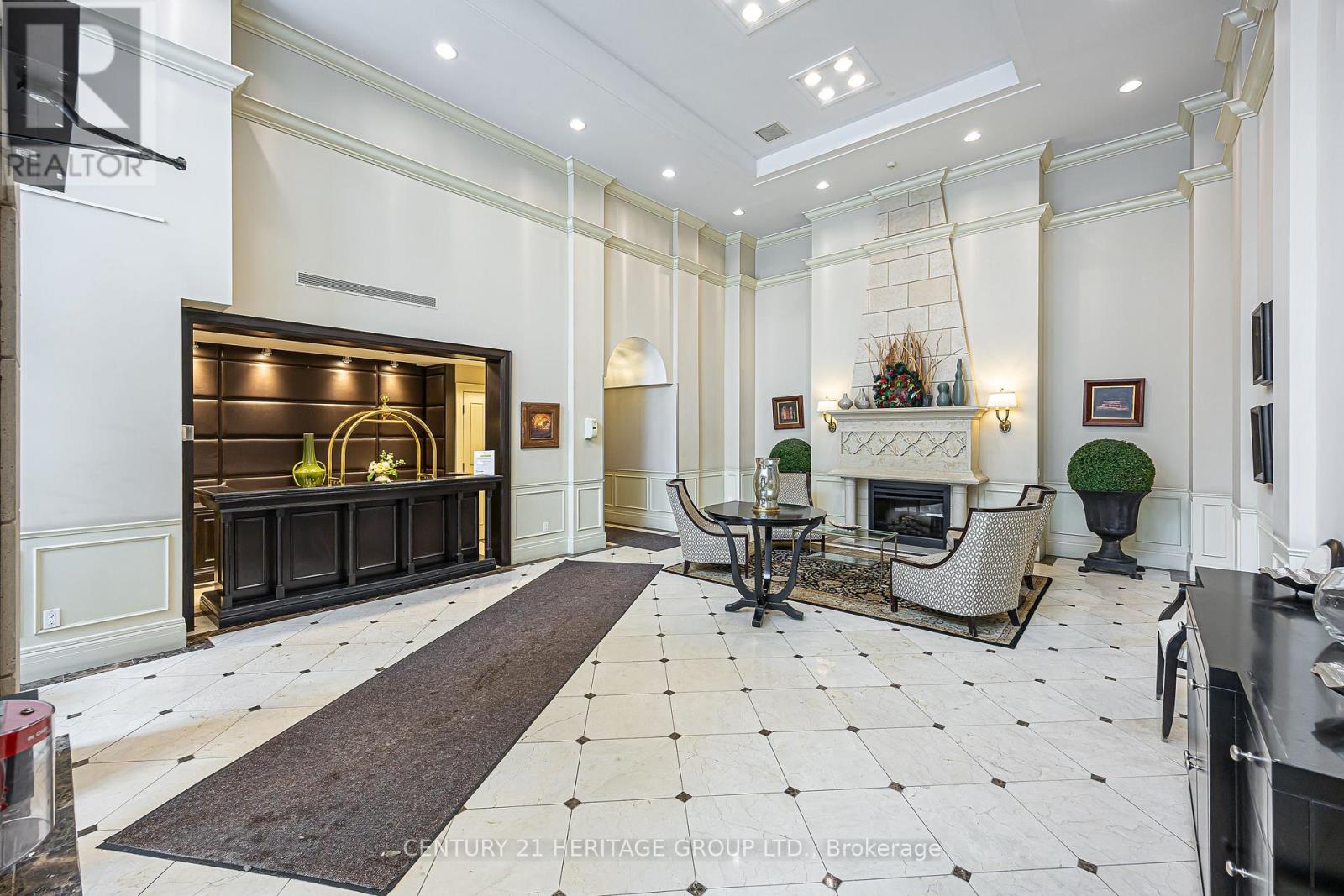 211 - 310 Red Maple Road, Richmond Hill, Ontario  L4C 0T7 - Photo 2 - N12780770