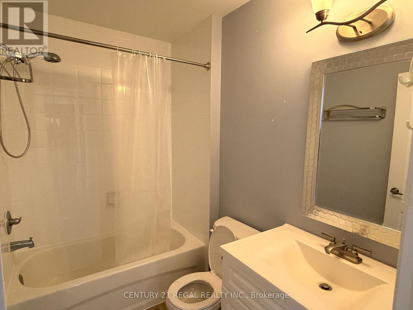 8 - 36 Walter Dove Court E, Aurora, Ontario  L4G 0S8 - Photo 3 - N12780772