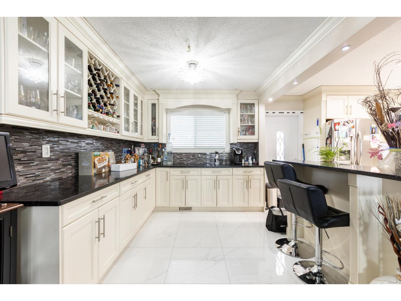 9318 Cinnamon Drive, Surrey, British Columbia  V3V 1V2 - Photo 10 - R3089097