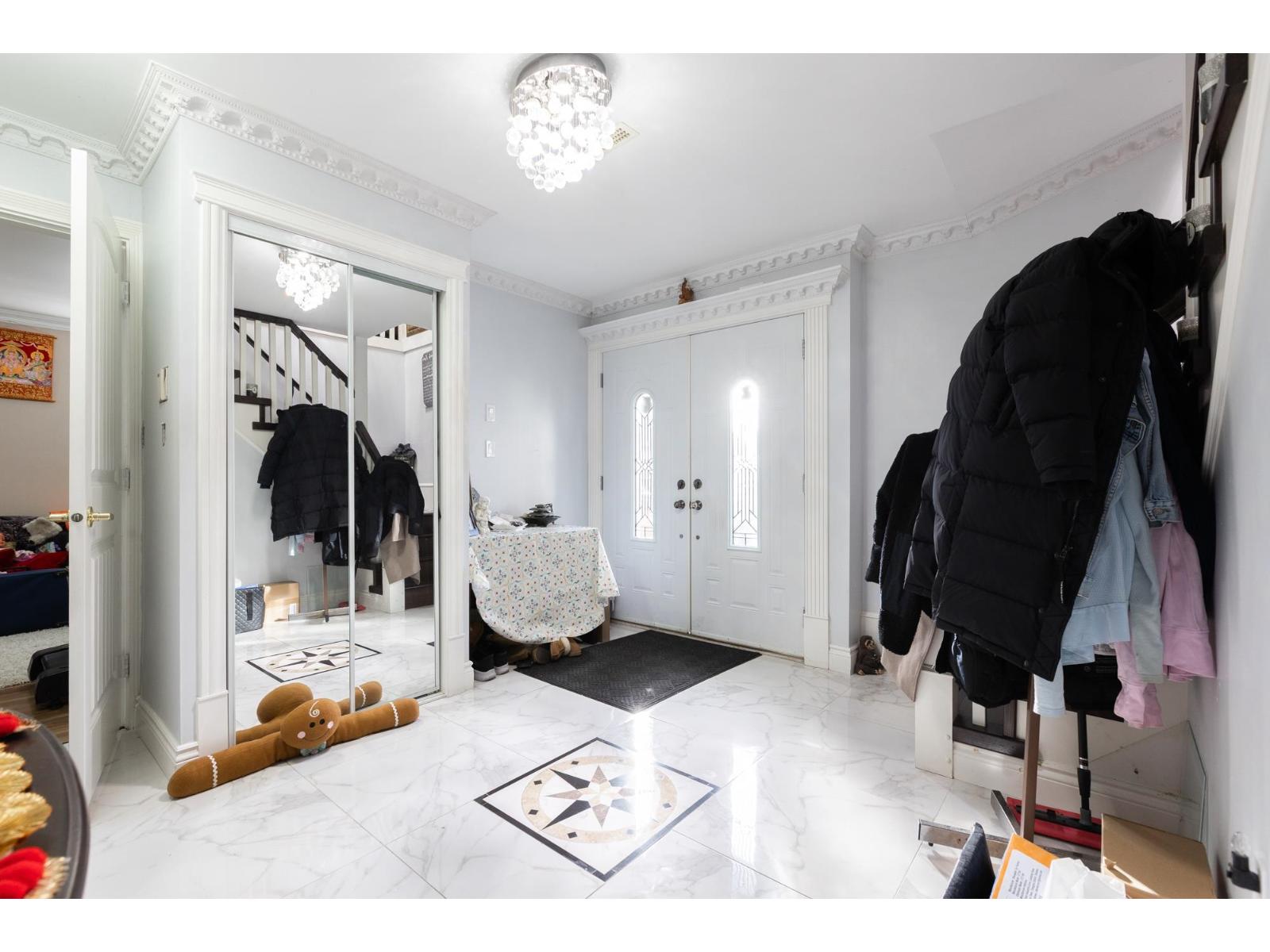 9318 Cinnamon Drive, Surrey, British Columbia  V3V 1V2 - Photo 3 - R3089097