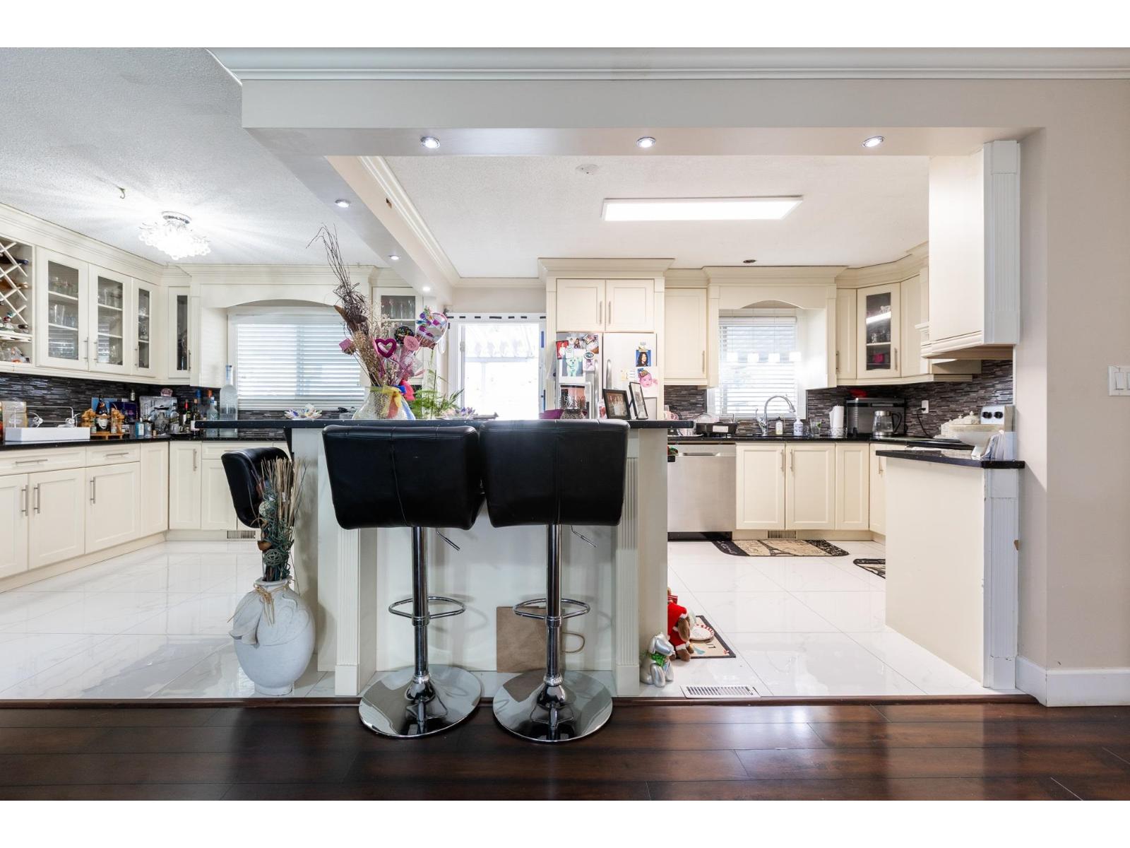 9318 Cinnamon Drive, Surrey, British Columbia  V3V 1V2 - Photo 8 - R3089097