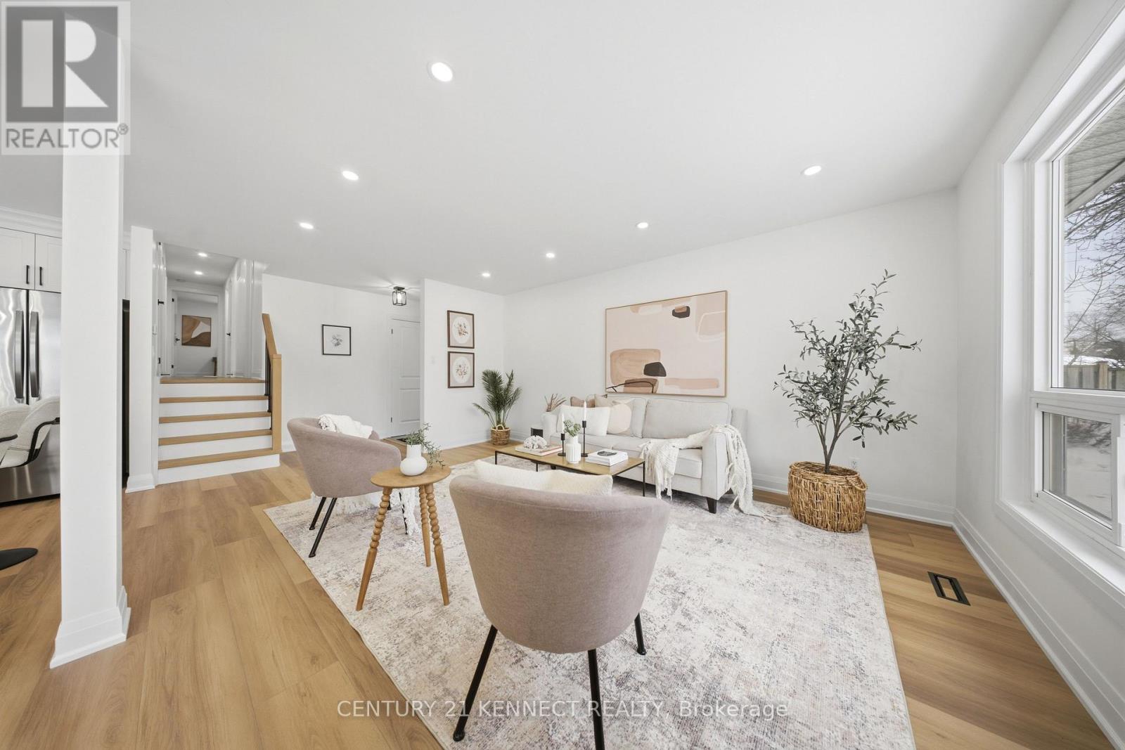 2121 Baynham Court, Mississauga, Ontario  L5A 1H1 - Photo 4 - W12780686