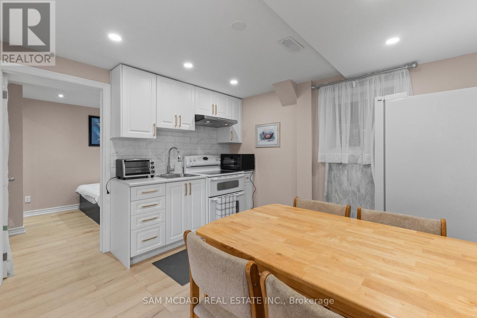 7691 Wildfern Drive, Mississauga, Ontario  L4T 3P8 - Photo 12 - W12780724