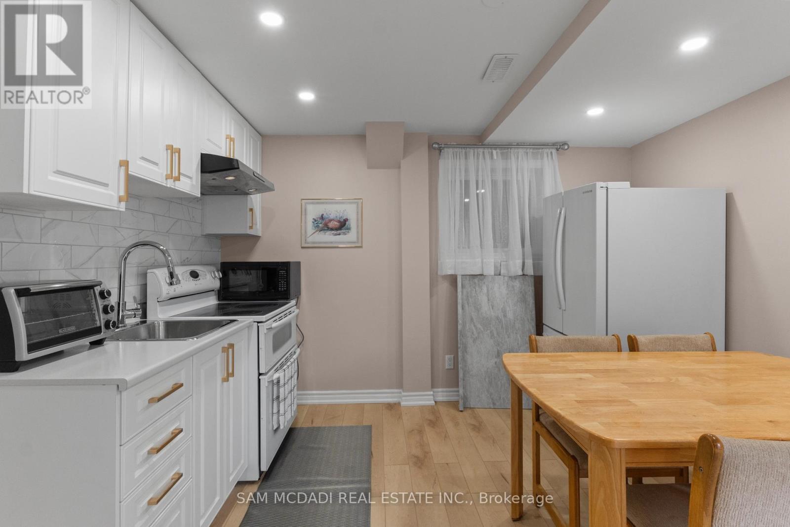 7691 Wildfern Drive, Mississauga, Ontario  L4T 3P8 - Photo 16 - W12780724