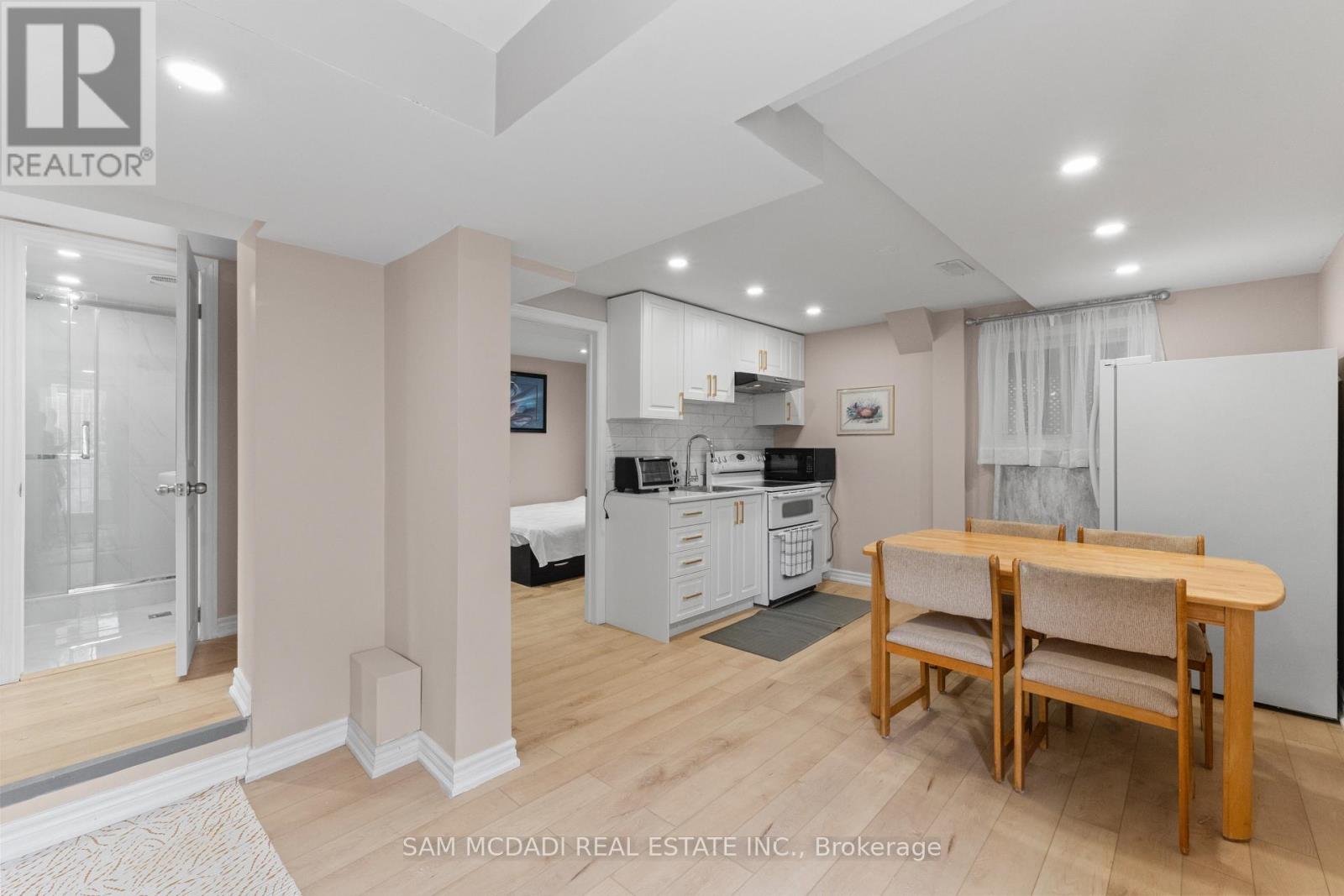 7691 Wildfern Drive, Mississauga, Ontario  L4T 3P8 - Photo 8 - W12780724