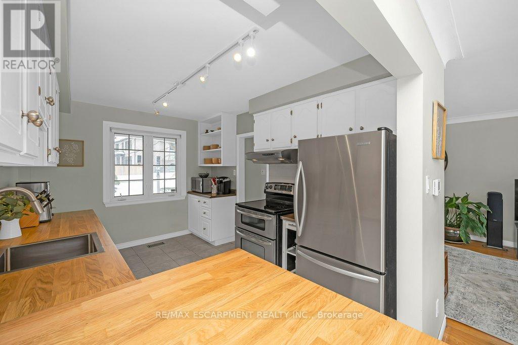 345 Sandlewood Road, Oakville, Ontario  L6L 3S1 - Photo 17 - W12780752