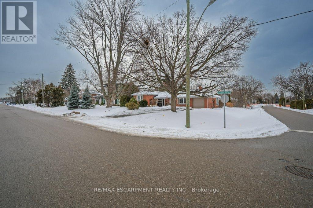 345 Sandlewood Road, Oakville, Ontario  L6L 3S1 - Photo 2 - W12780752