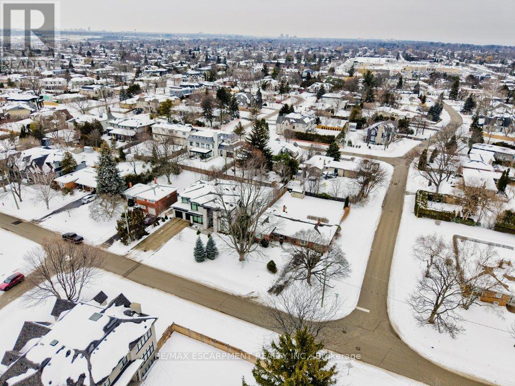 345 Sandlewood Road, Oakville, Ontario  L6L 3S1 - Photo 32 - W12780752