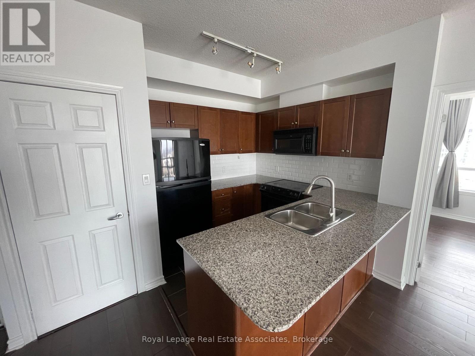 2510 - 3504 Hurontario Street, Mississauga, Ontario  L5B 0B9 - Photo 6 - W12780754