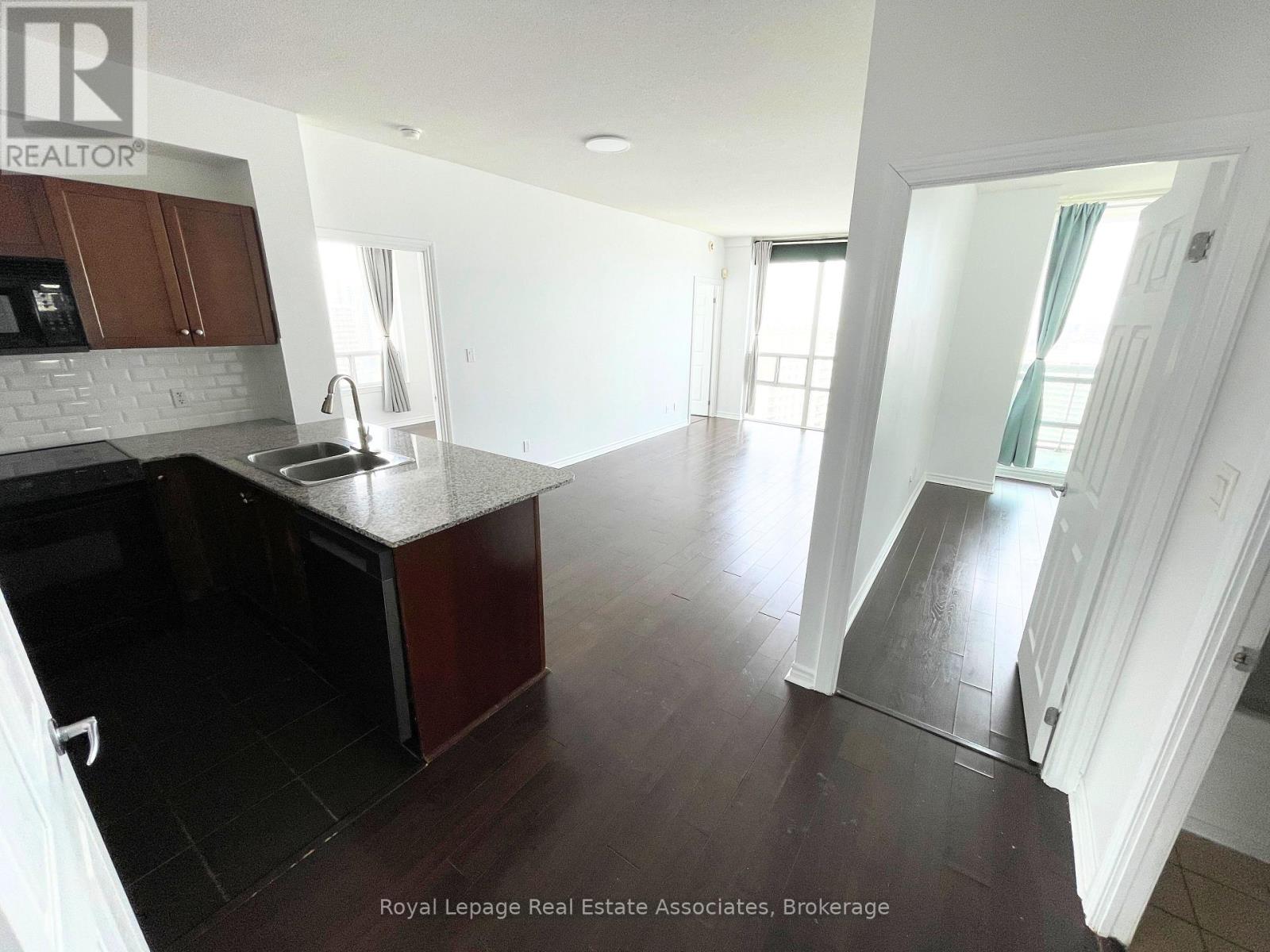 2510 - 3504 Hurontario Street, Mississauga, Ontario  L5B 0B9 - Photo 9 - W12780754