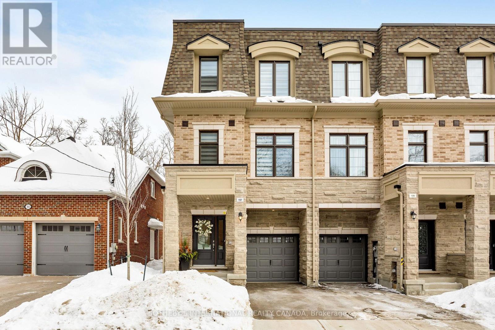 197 Wyndham Street, Mississauga, Ontario  L5M 2S5 - Photo 2 - W12780790