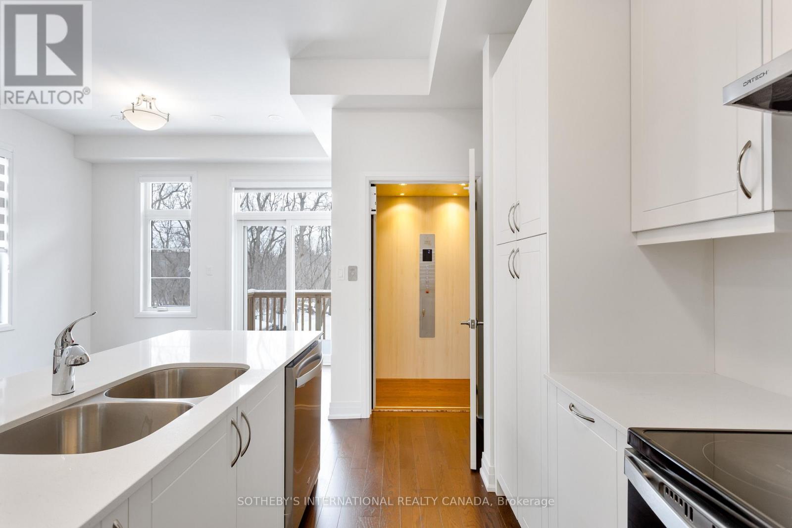 197 Wyndham Street, Mississauga, Ontario  L5M 2S5 - Photo 24 - W12780790