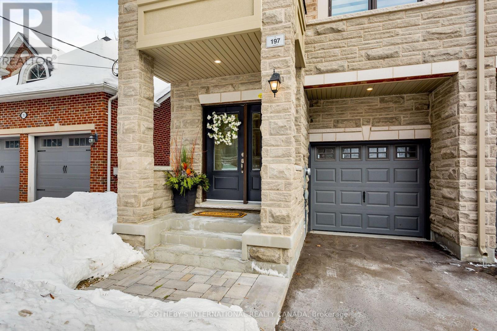 197 Wyndham Street, Mississauga, Ontario  L5M 2S5 - Photo 4 - W12780790