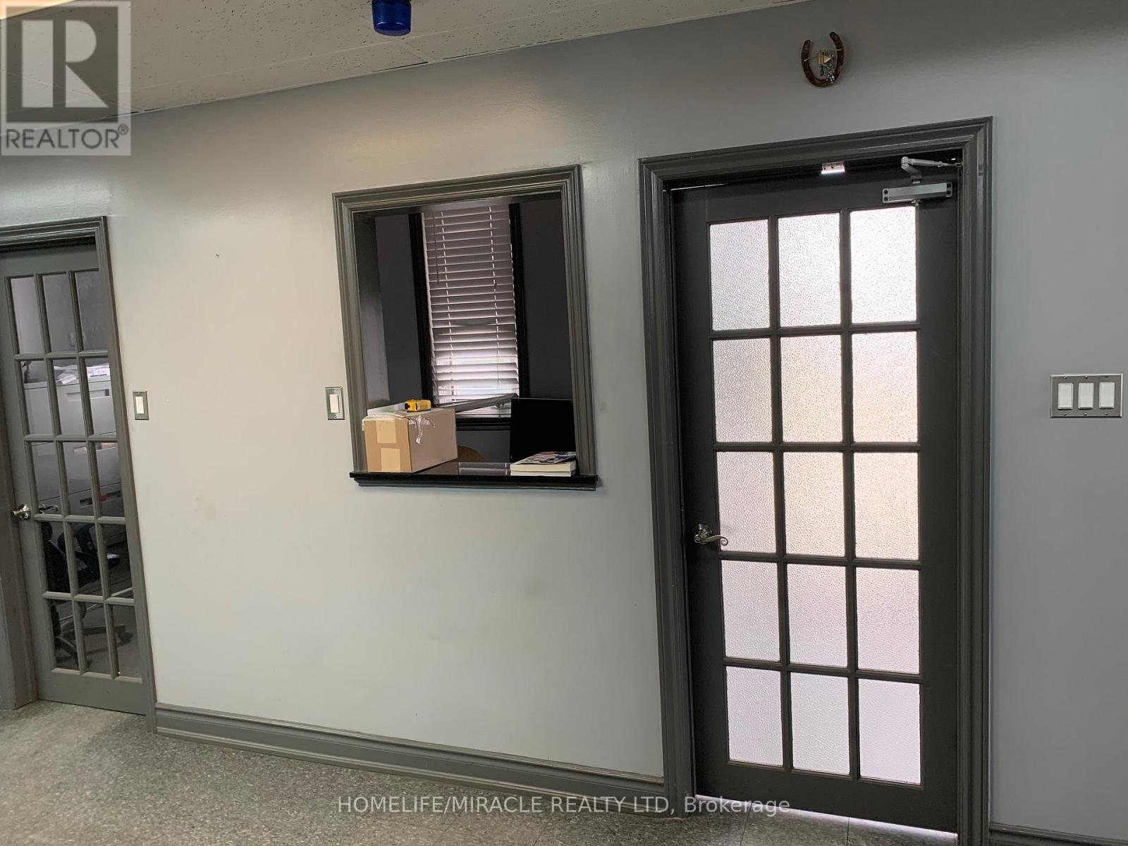 73 Millwick Drive, Toronto (Humber Summit), Ontario  M9L 1Y4 - Photo 11 - W12780816