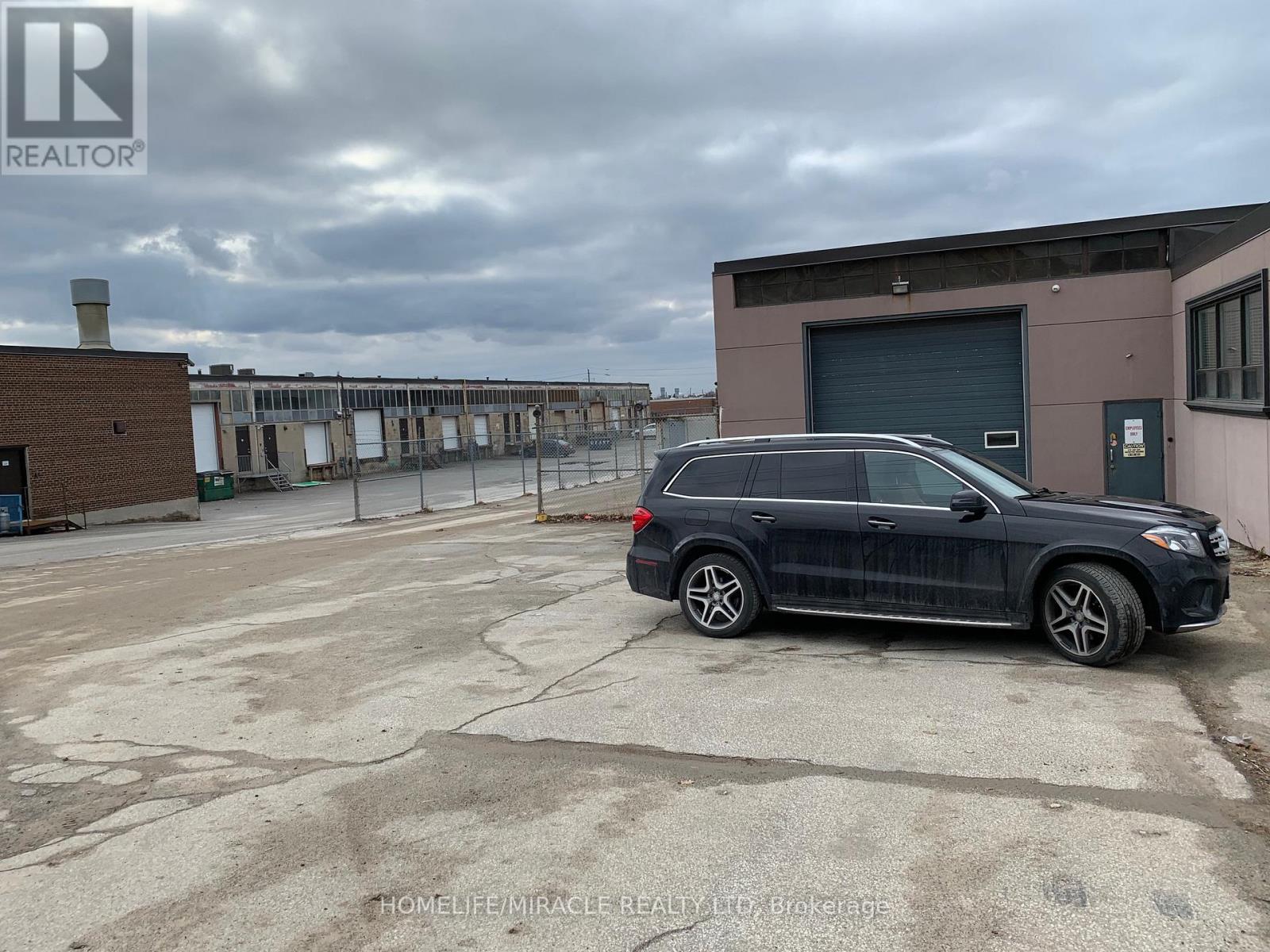 73 Millwick Drive, Toronto (Humber Summit), Ontario  M9L 1Y4 - Photo 2 - W12780816