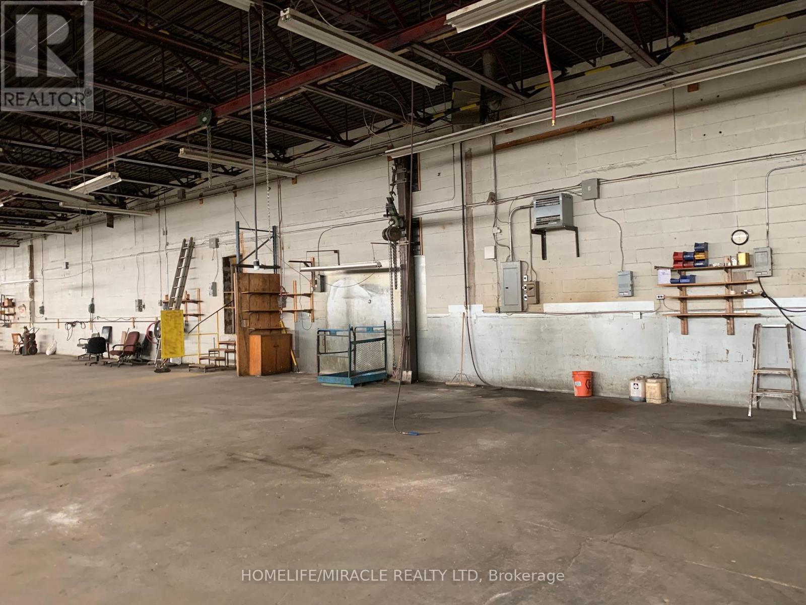 73 Millwick Drive, Toronto (Humber Summit), Ontario  M9L 1Y4 - Photo 6 - W12780816