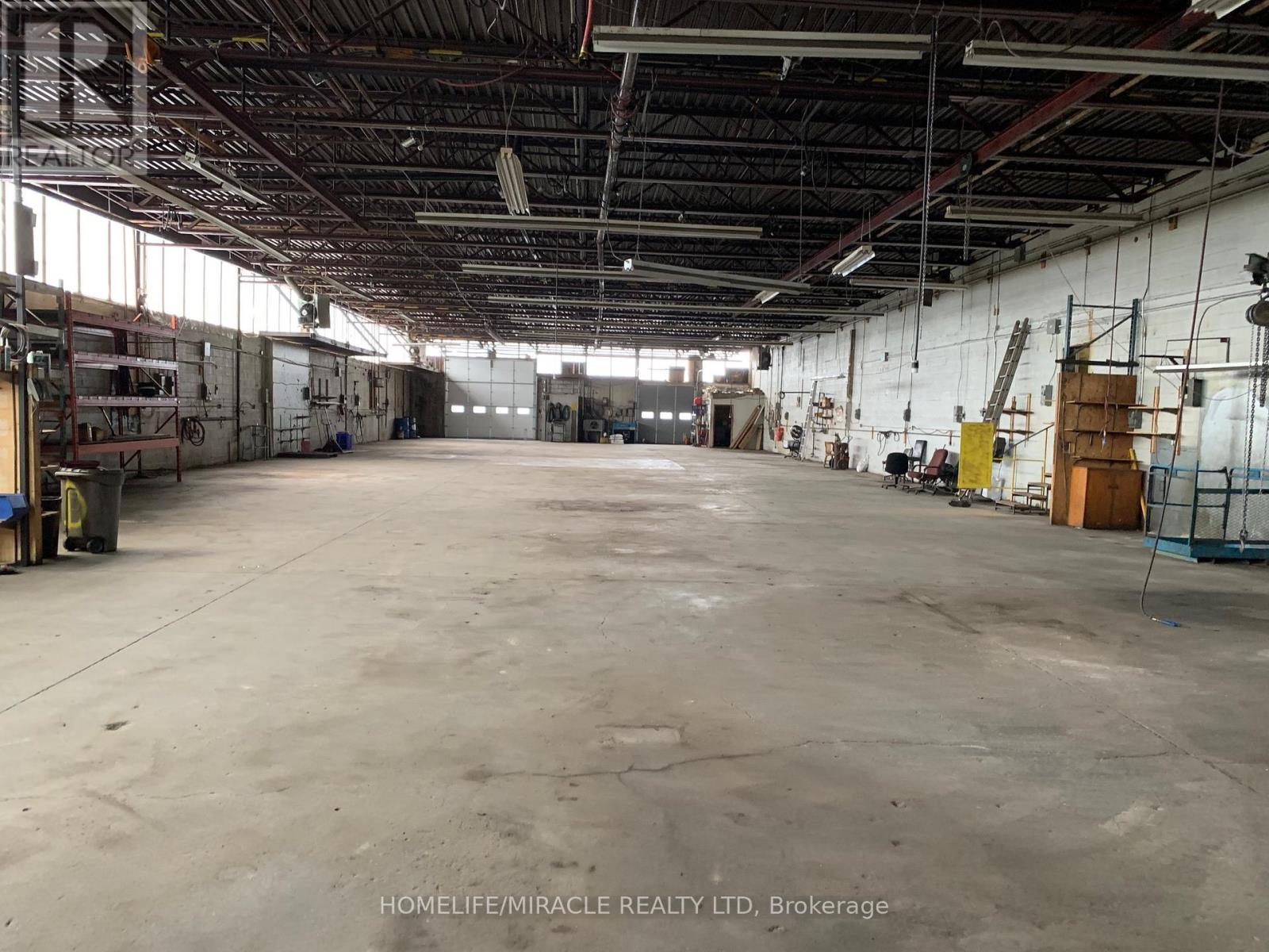 73 Millwick Drive, Toronto (Humber Summit), Ontario  M9L 1Y4 - Photo 8 - W12780816