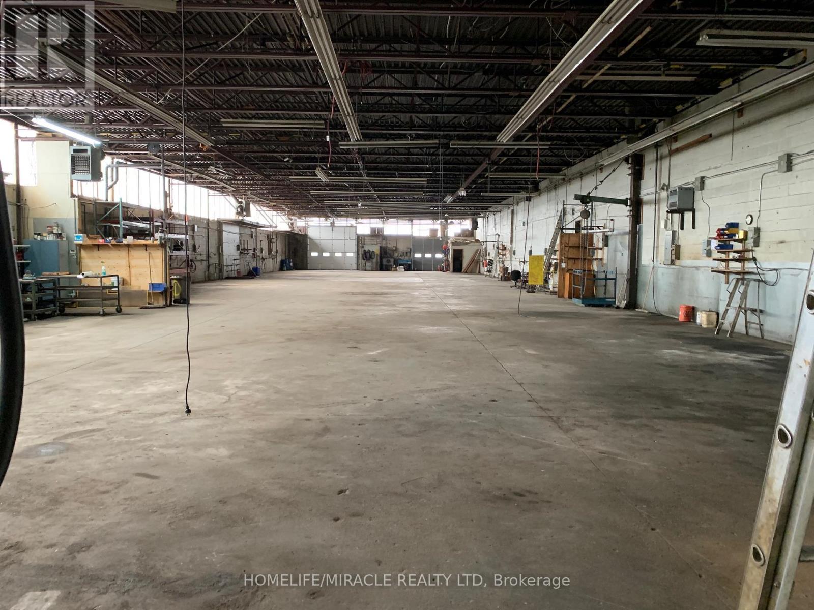 73 Millwick Drive, Toronto (Humber Summit), Ontario  M9L 1Y4 - Photo 9 - W12780816