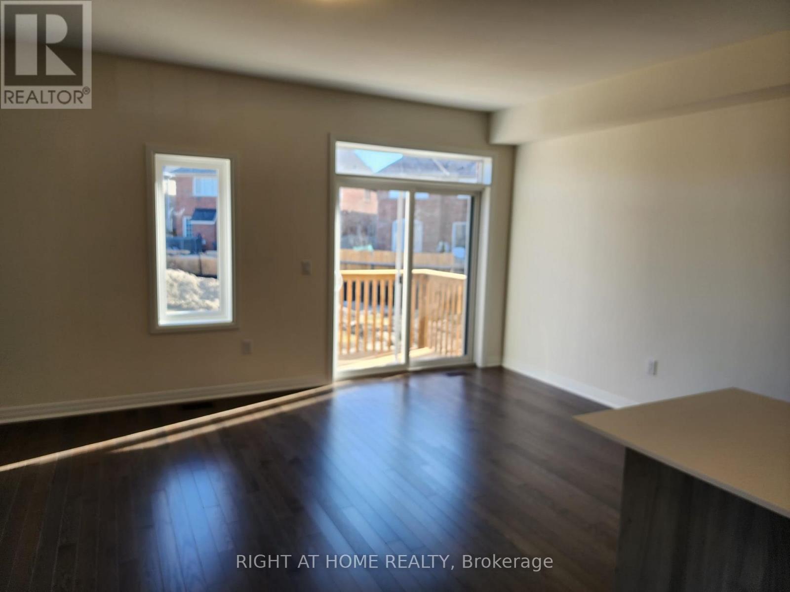 8 Brixham Lane, Brampton, Ontario  L7A 5K2 - Photo 4 - W12780840