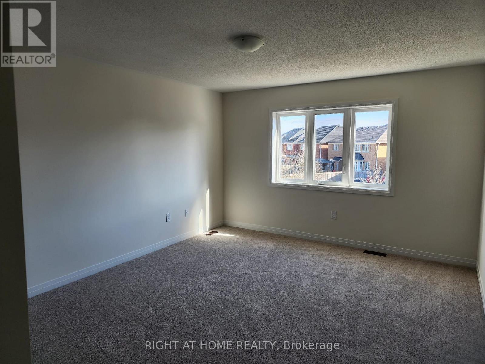 8 Brixham Lane, Brampton, Ontario  L7A 5K2 - Photo 5 - W12780840