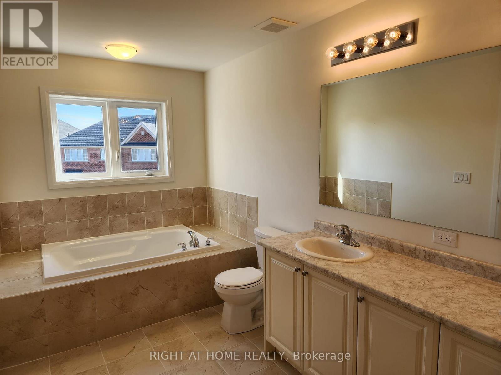 8 Brixham Lane, Brampton, Ontario  L7A 5K2 - Photo 6 - W12780840